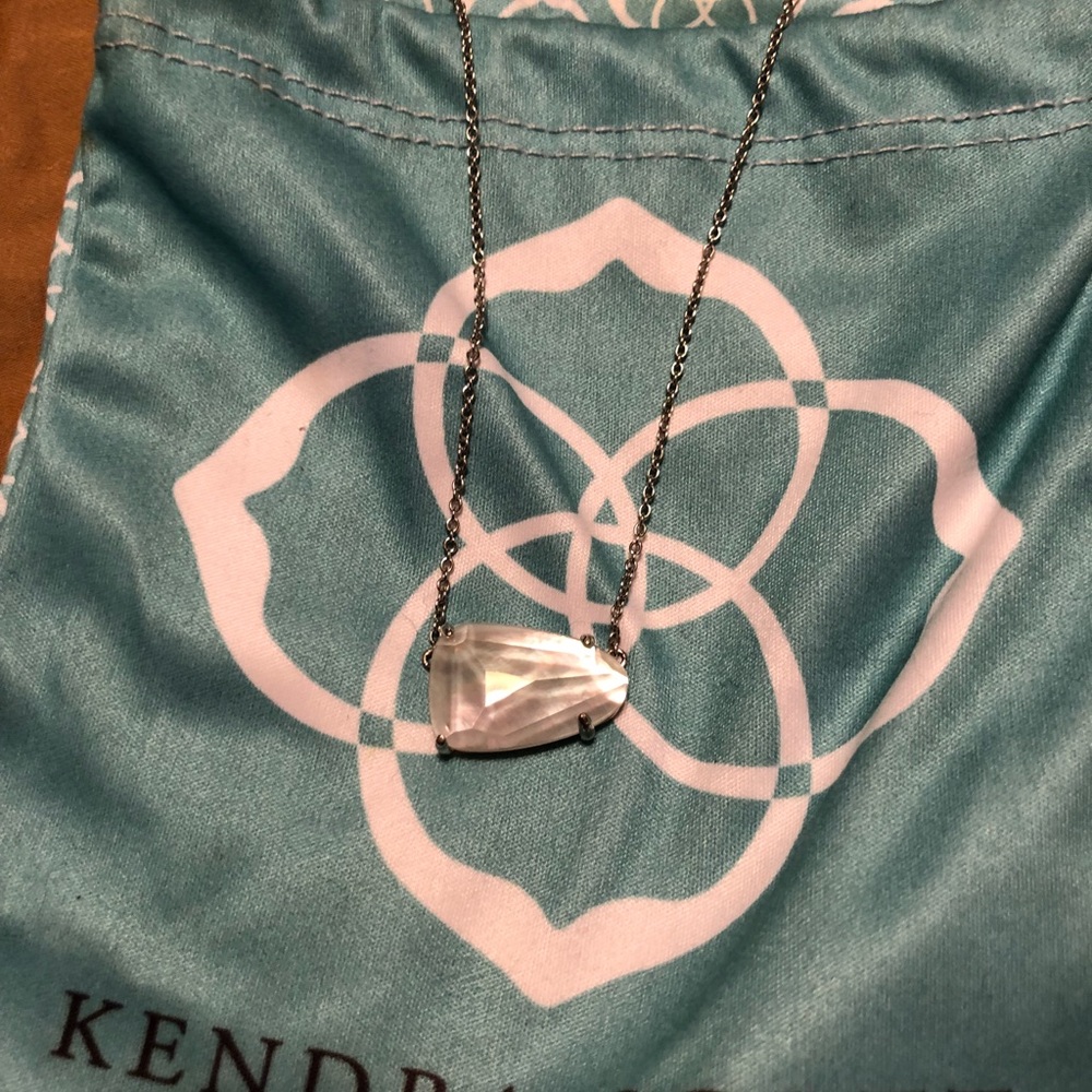 Kendra Scott necklace in ivory and sliver!